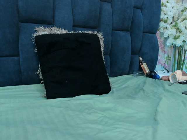 Melody-Megann live cam preview