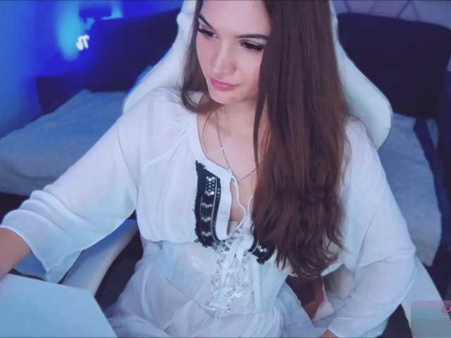 AmbraEnms, en directo ahora en BongaCams