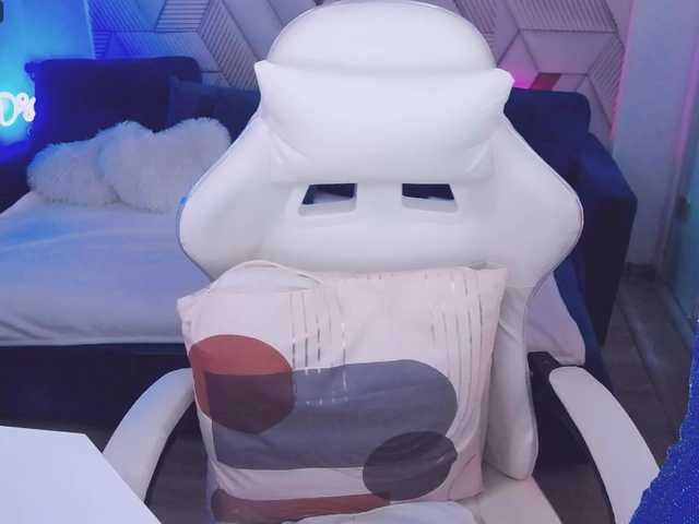 AmbraEnms webcam bongacams model stream image