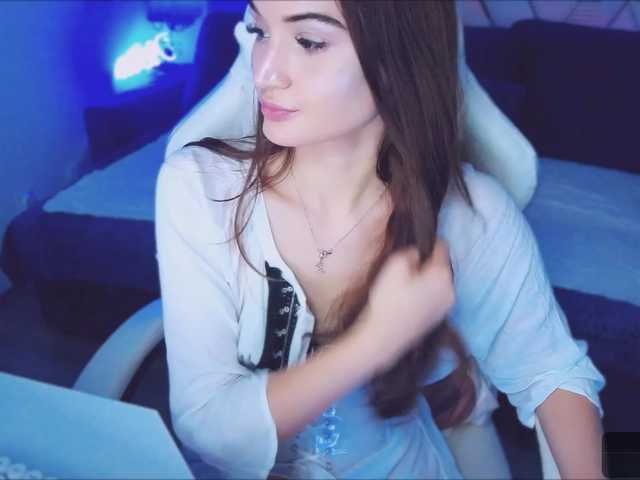 le modèle AmbraEnms est en webcam porno dans un show sur le site bongacams, il possède les tags suivants: White/Caucasian,Brunette,Shaved