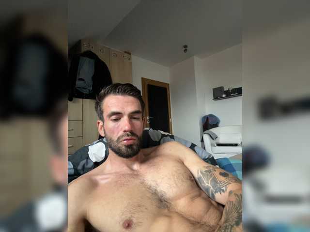 Desirtexz — live male cam