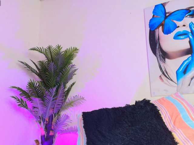 Pammela-Smith live cam preview