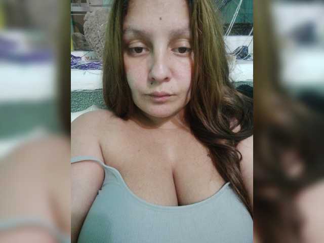 ZekinderW live webcam show
