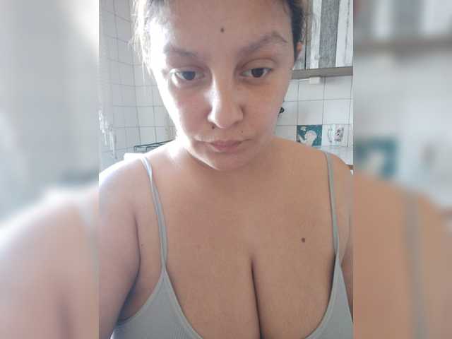 ZekinderW live webcam show