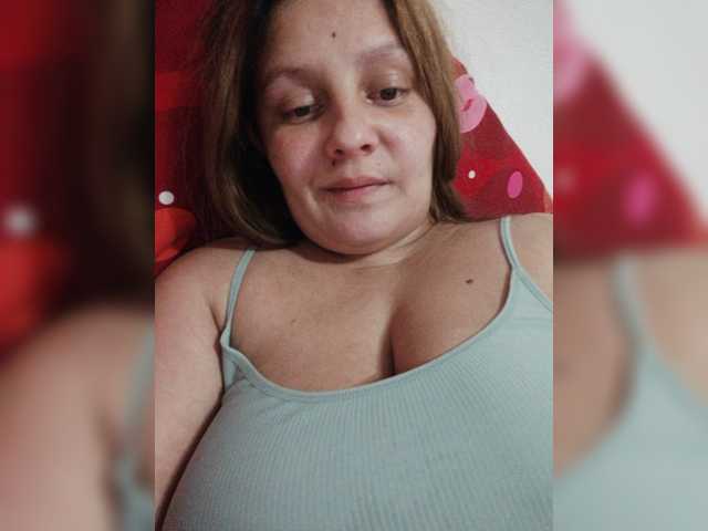 ZekinderW live webcam show