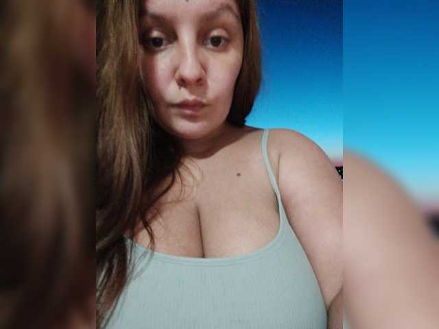 ZekinderW live webcam show