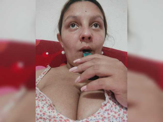 ZekinderW live cam on BongaCams