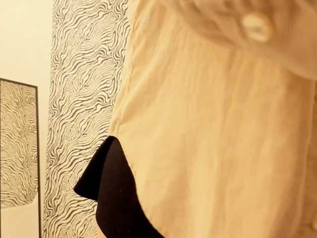 Battymoll, live now on BongaCams
