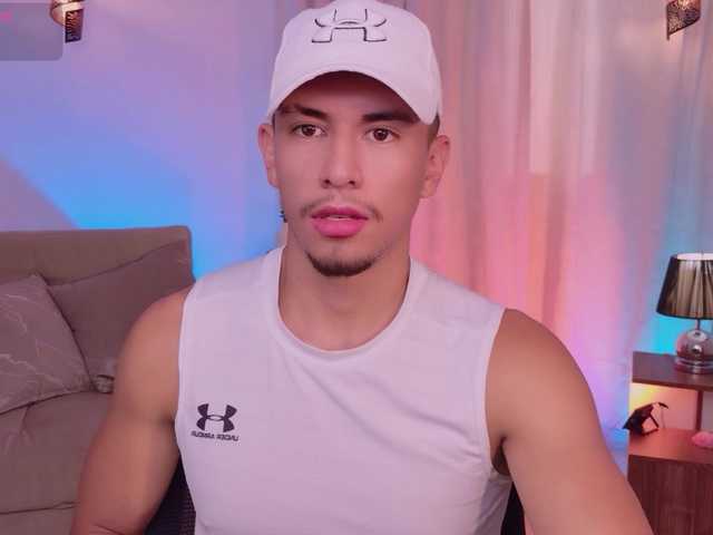 AaronFox live cam on BongaCams