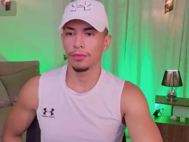 AaronFox live cam