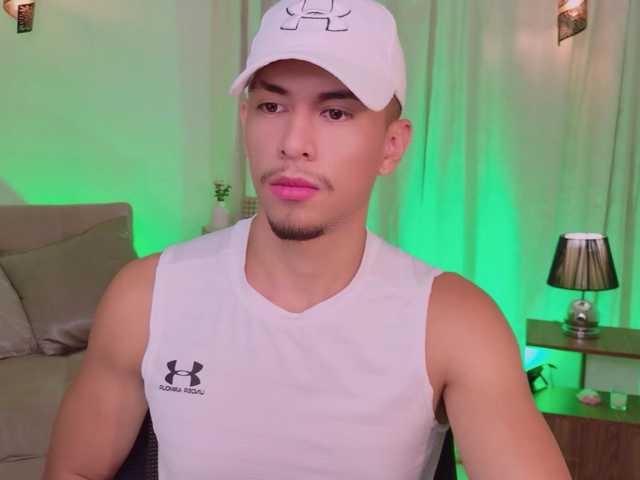 AaronFox live cam