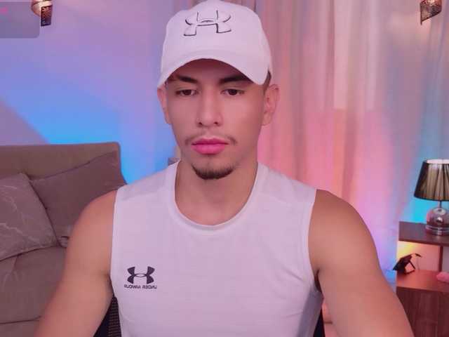 AaronFox live cam