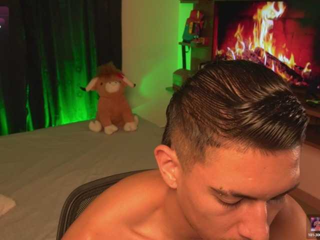 AaronFox live cam