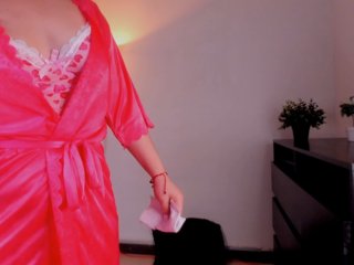 Mia_Moralez