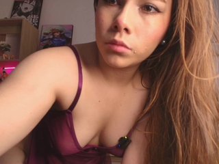 Mia_Moralez