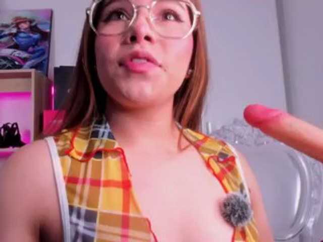Mia_Moralez