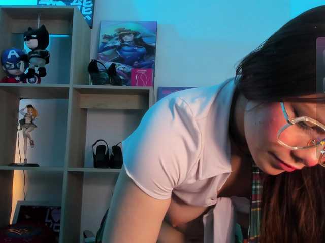 MIA-MORALEZ live cam on BongaCams