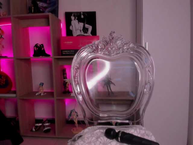 MIA-MORALEZ live cam on BongaCams