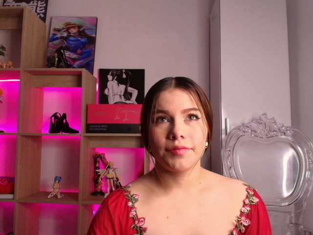 Mia_Moralez