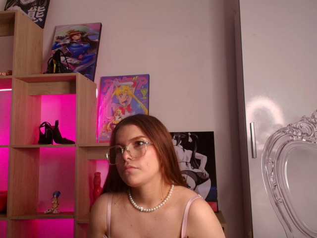 MIA-MORALEZ live cam on BongaCams