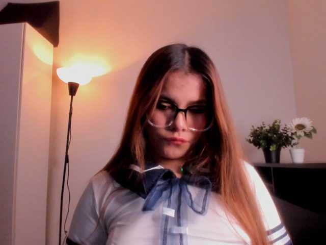 MIA-MORALEZ live cam on BongaCams