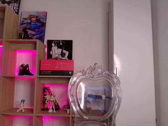 Mia_Moralez live cam preview