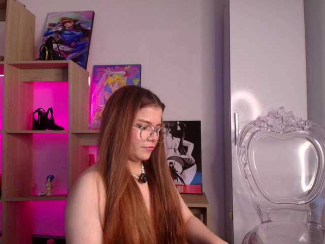 MIA-MORALEZ live cam on BongaCams