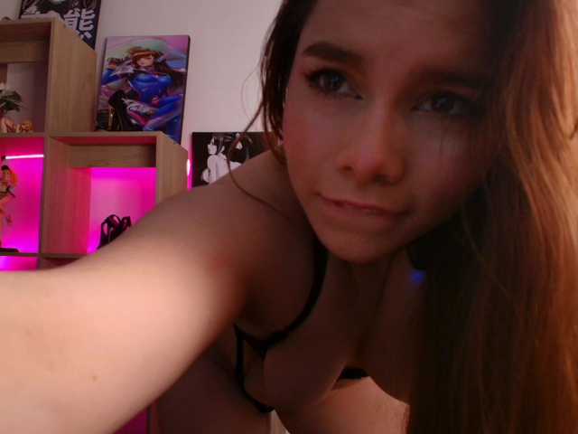 MIA-MORALEZ live cam on BongaCams