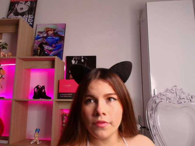 MIA-MORALEZ live cam on BongaCams