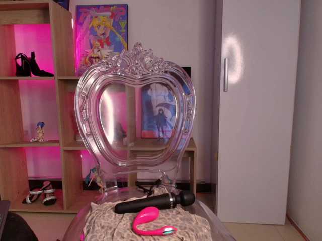 MIA-MORALEZ live cam on BongaCams