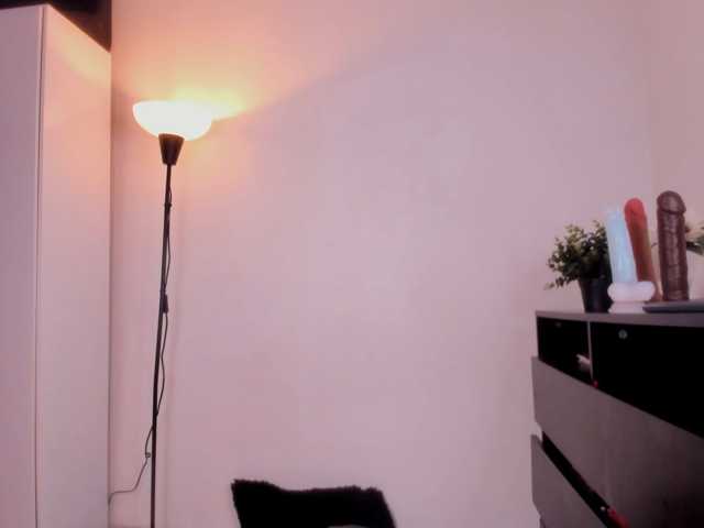 MIA-MORALEZ live cam on BongaCams