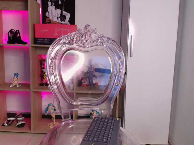 MIA-MORALEZ live cam on BongaCams