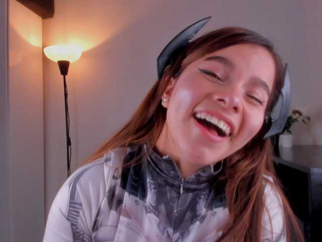 Mia_Moralez live cam on BongaCams