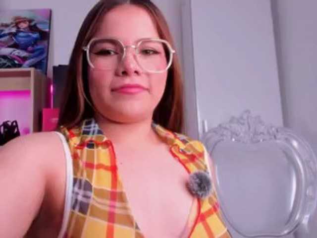 Mia_Moralez