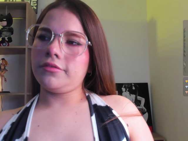 MIA-MORALEZ live cam on BongaCams