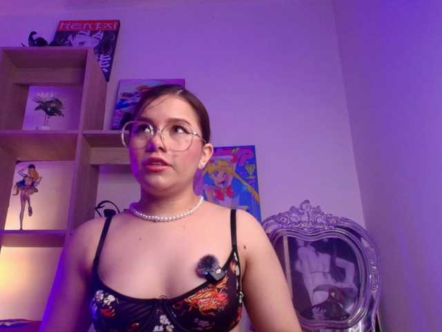 MIA-MORALEZ live cam on BongaCams