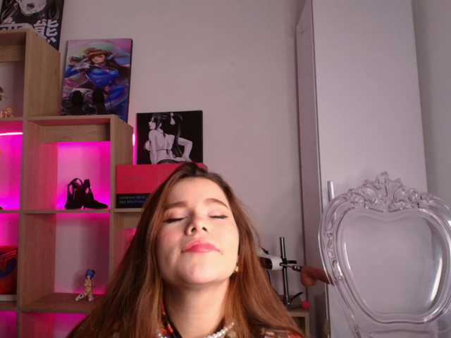 MIA-MORALEZ live cam on BongaCams