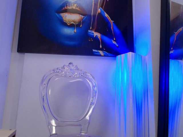 MIA-MORALEZ live cam on BongaCams