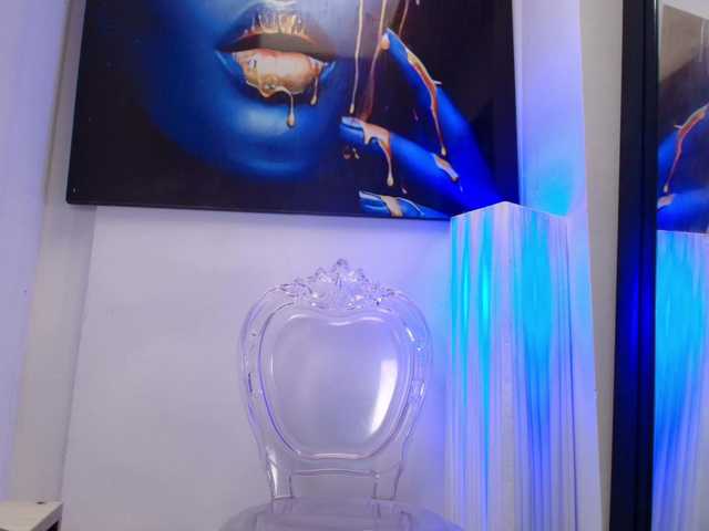 MIA-MORALEZ live cam on BongaCams