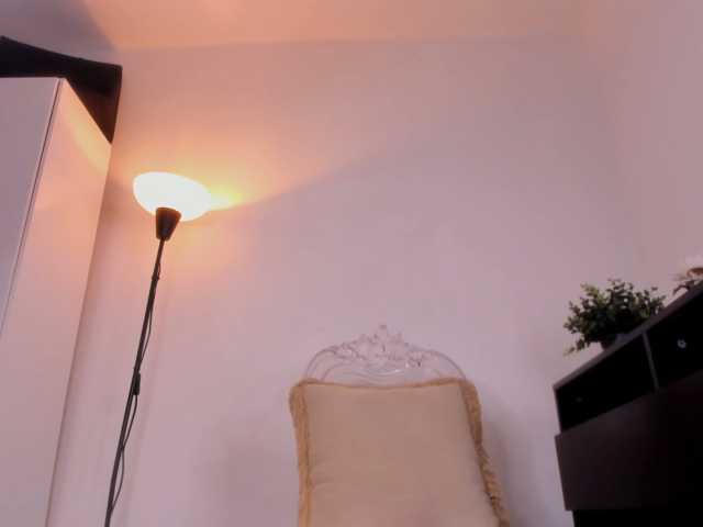 Mia_Moralez