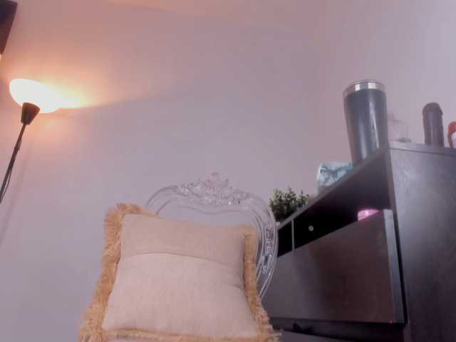 MIA-MORALEZ live cam on BongaCams