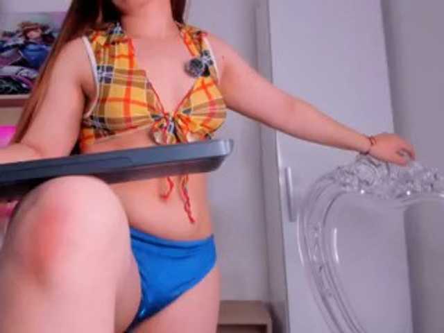 Mia_Moralez