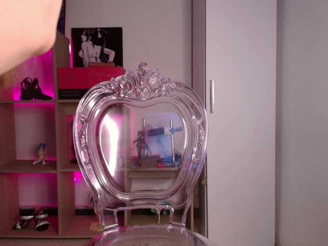 MIA-MORALEZ live cam on BongaCams