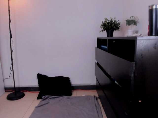 Mia_Moralez live cam preview