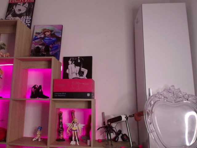 MIA-MORALEZ live cam on BongaCams