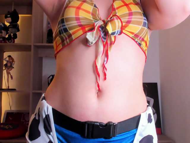 MIA-MORALEZ live cam on BongaCams