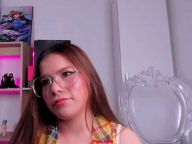Mia_Moralez