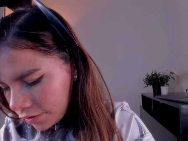 Mia_Moralez