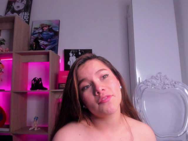 Mia_Moralez