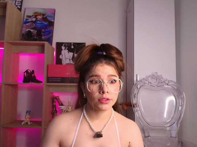 MIA-MORALEZ live cam on BongaCams